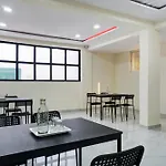 Hotel O Esta Inn